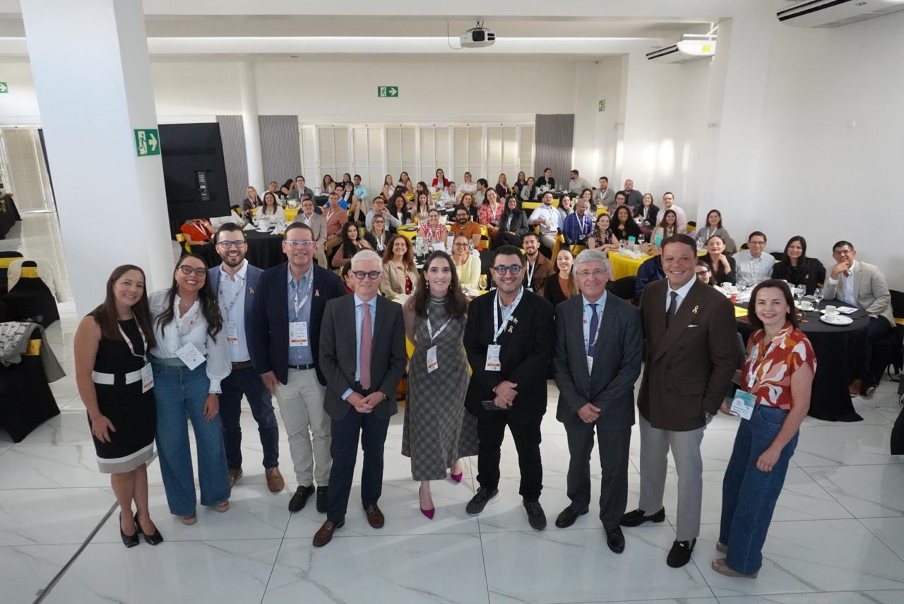 Asistentes y expositores del simposio de endometriosis